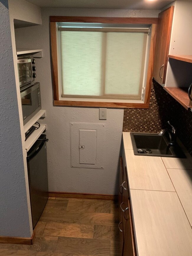 Building Photo - Studio "Tiny Home" in SE Eugene