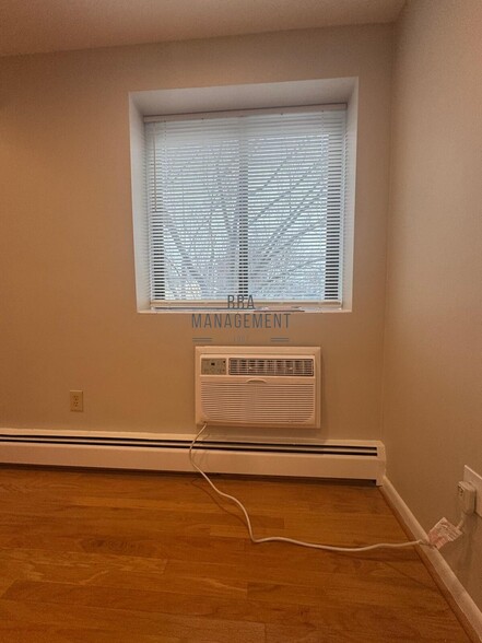 Building Photo - 28 Brentwood St
