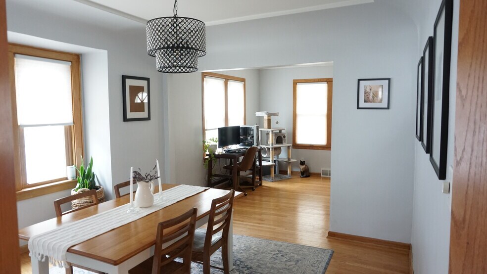 Dining to Living - 324 N 70th St
