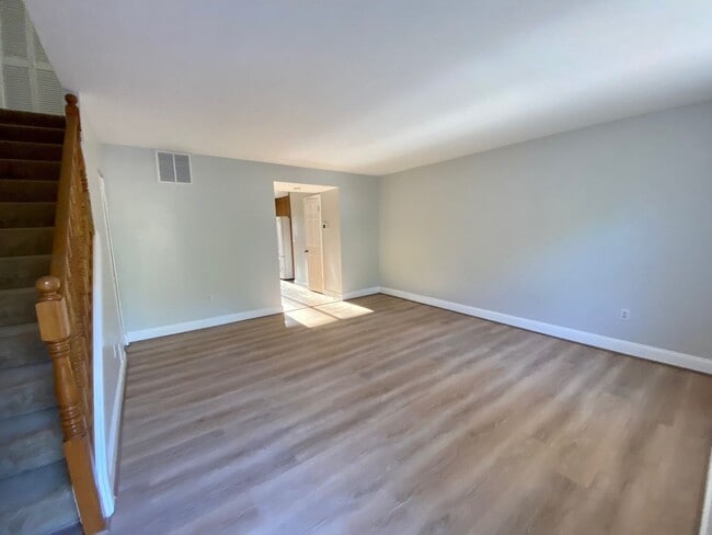 Building Photo - Ready Now! 3 bedroom Townhouse in Annapolis!