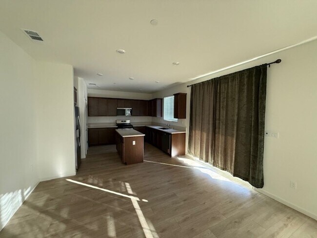 Building Photo - Beautiful 2 Story Home Ready To Be Home!