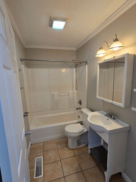 Building Photo - 1820 Mayfield Ave