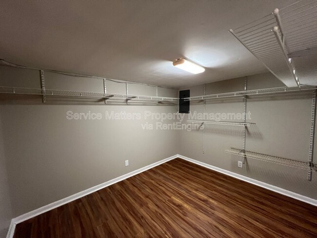 Building Photo - 3305 E Blount St