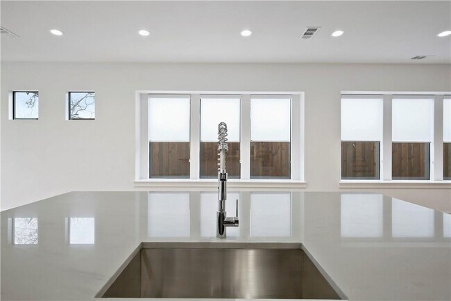 Building Photo - 2407 Douglas Ave