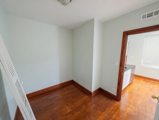 Building Photo - 1224 N Cleaver St