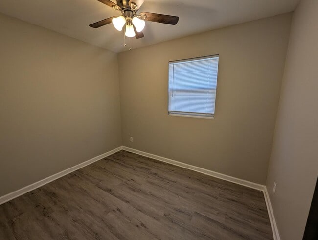 Building Photo - Fresh Updates and Flexible Space in Florissant - $100 Off 1st Months Rent!