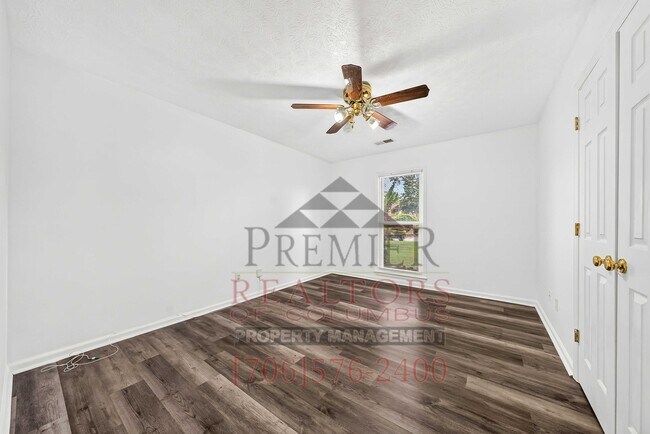 Building Photo - 5924 Big Oak Dr