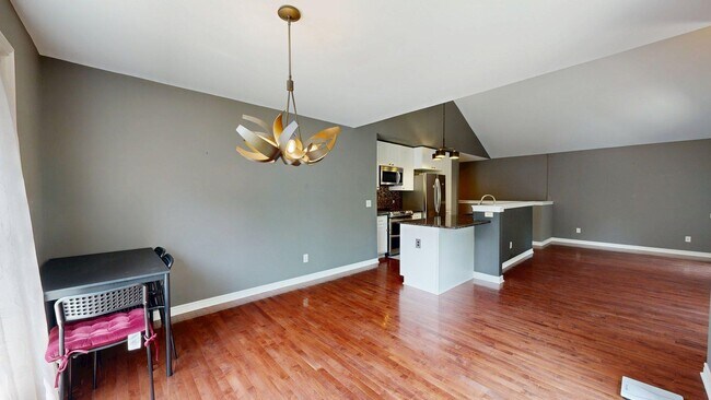 Building Photo - 5615 Hampshire Ln