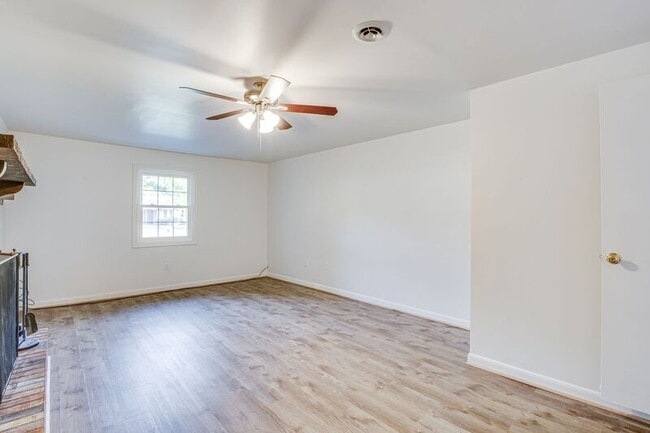 Building Photo - 825 Barkley Dr