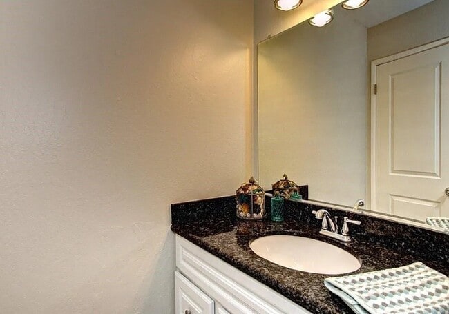 Building Photo - 5954 Sorrel Ave