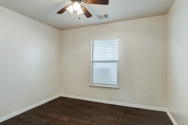 Building Photo - 407 Annatto Ln