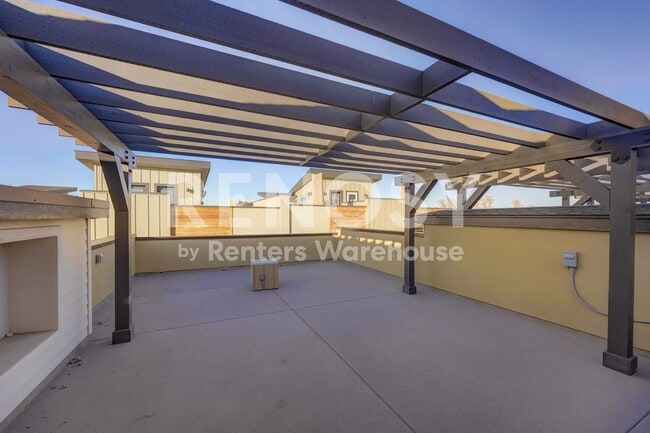 Building Photo - Prime Luxury Berkeley Townhouse with Rooftop Deck AVAILABLE NOW