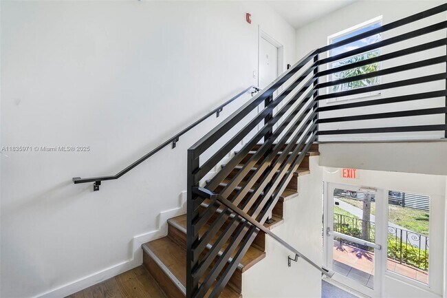 Building Photo - 573 NE 82nd St