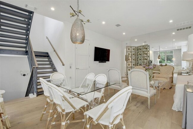 Building Photo - 2510 Sutherland St