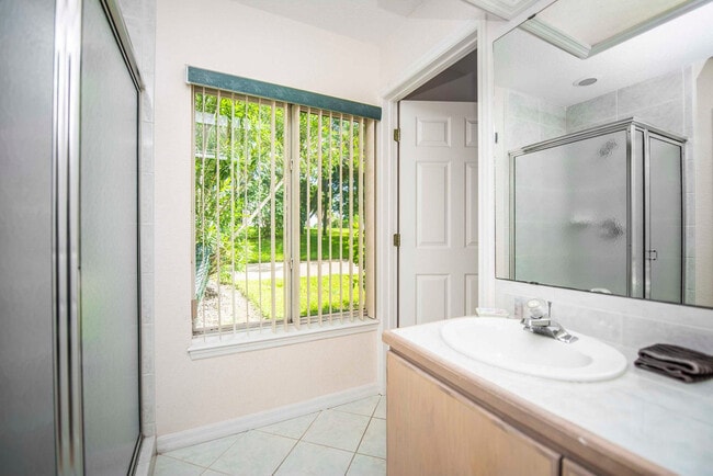 Building Photo - 12853 Bellerive Dr