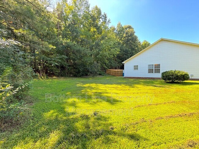 Building Photo - 718 Cody Ct