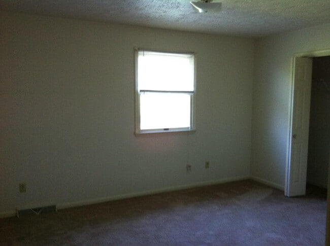 Building Photo - 148 Ivan Ln