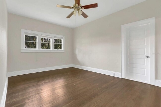 Building Photo - 1204 S Oak Ave