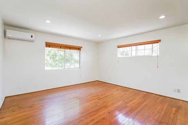 Building Photo - Washington Duplex