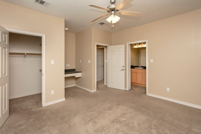 Building Photo - 411 Montauk Ct