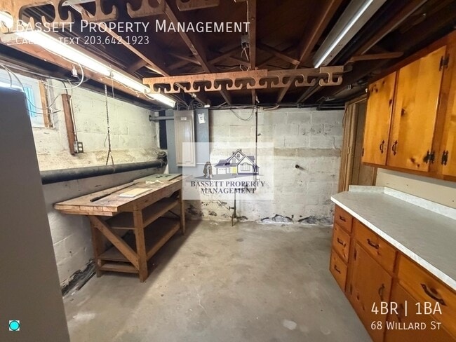 Building Photo - 68 Willard St