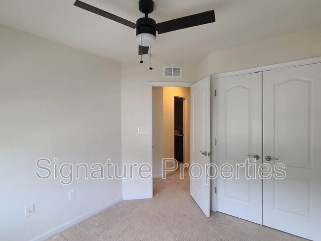 Building Photo - 316 Tree Line Dr