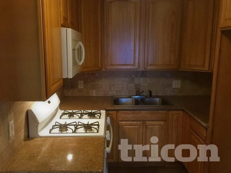 Building Photo - 5227 Gordon Dr