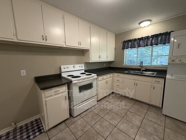 Building Photo - 1722 Mattern Dr