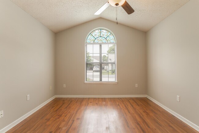 Building Photo - 112 Dusty Trail Ln