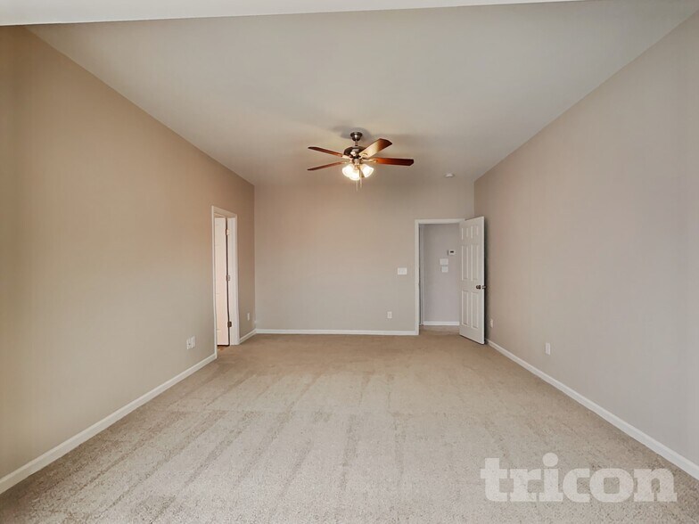 Building Photo - 15609 Carrington Ridge Dr