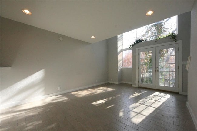 Building Photo - 1600 West Ave