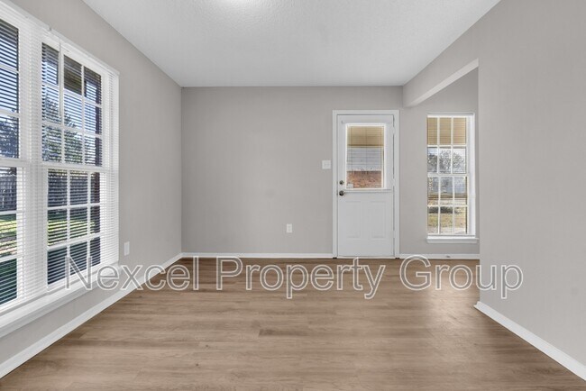 Building Photo - 10212 Oak Leaf Dr