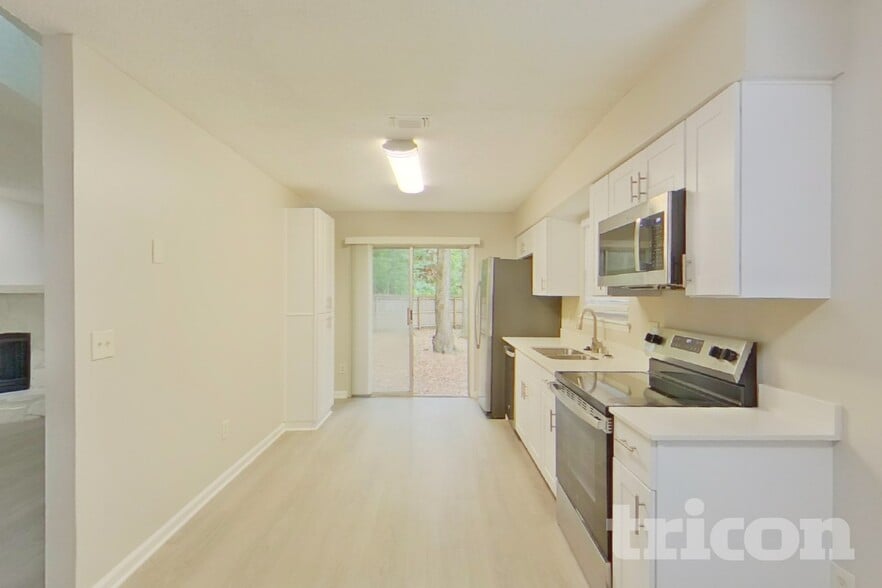 Building Photo - 3572 Raymur Villa Dr