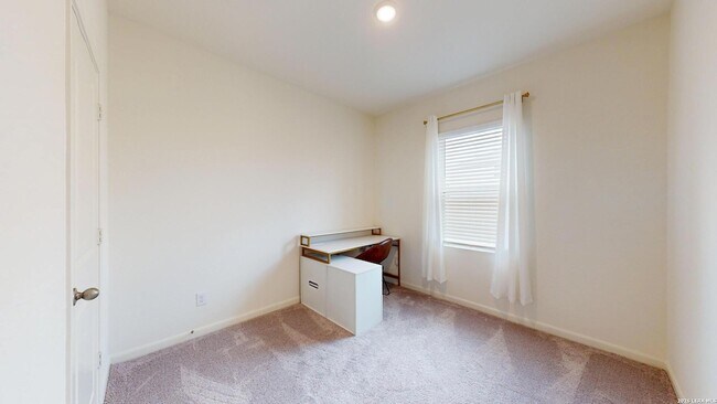 Building Photo - 5814 Lilac Lndg