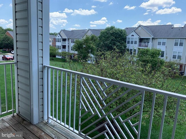 Building Photo - 2443 Blue Spring Ct