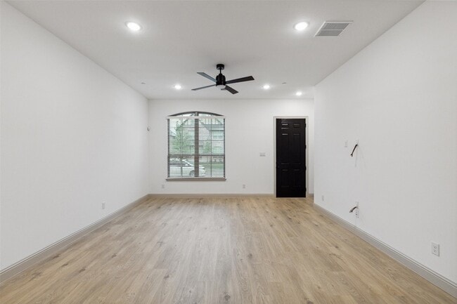Building Photo - 7043 Granbury Ln