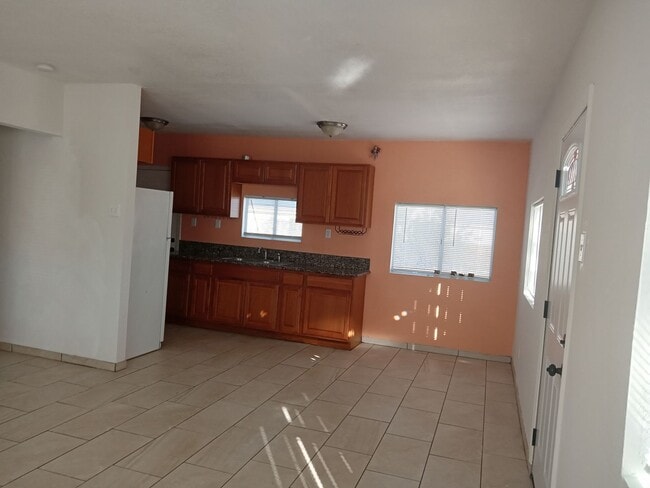Building Photo - Sweet 1 bedroom 1 bath in 29 Palms