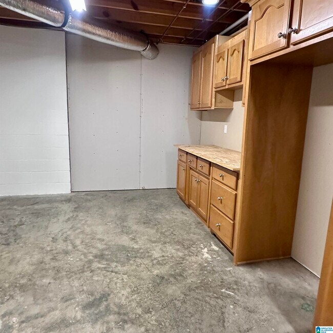 Building Photo - 5982 Valley Way