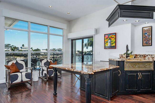 Building Photo - 5949 Seabird Dr S