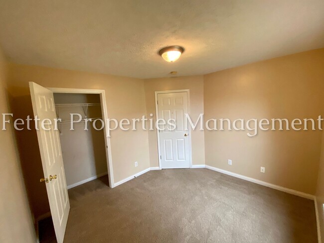 Building Photo - 3 Bedroom East Side Home!