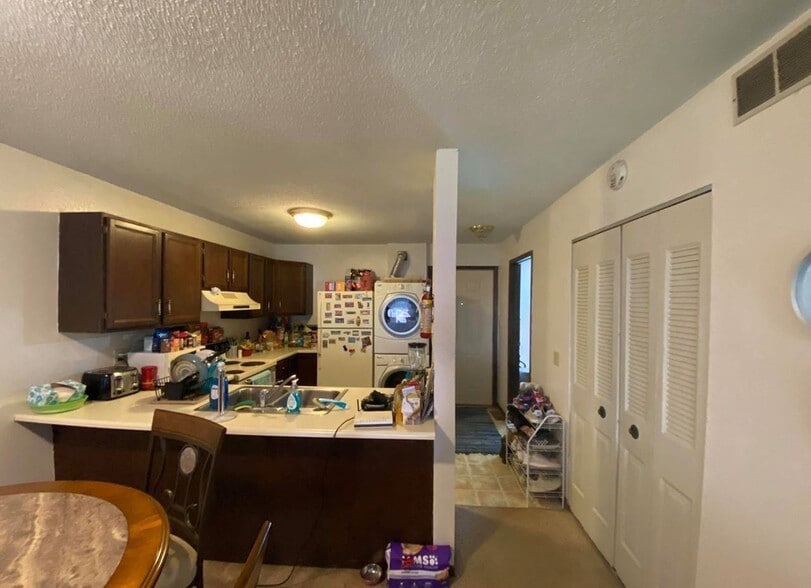 Building Photo - 251 Bunting Ln