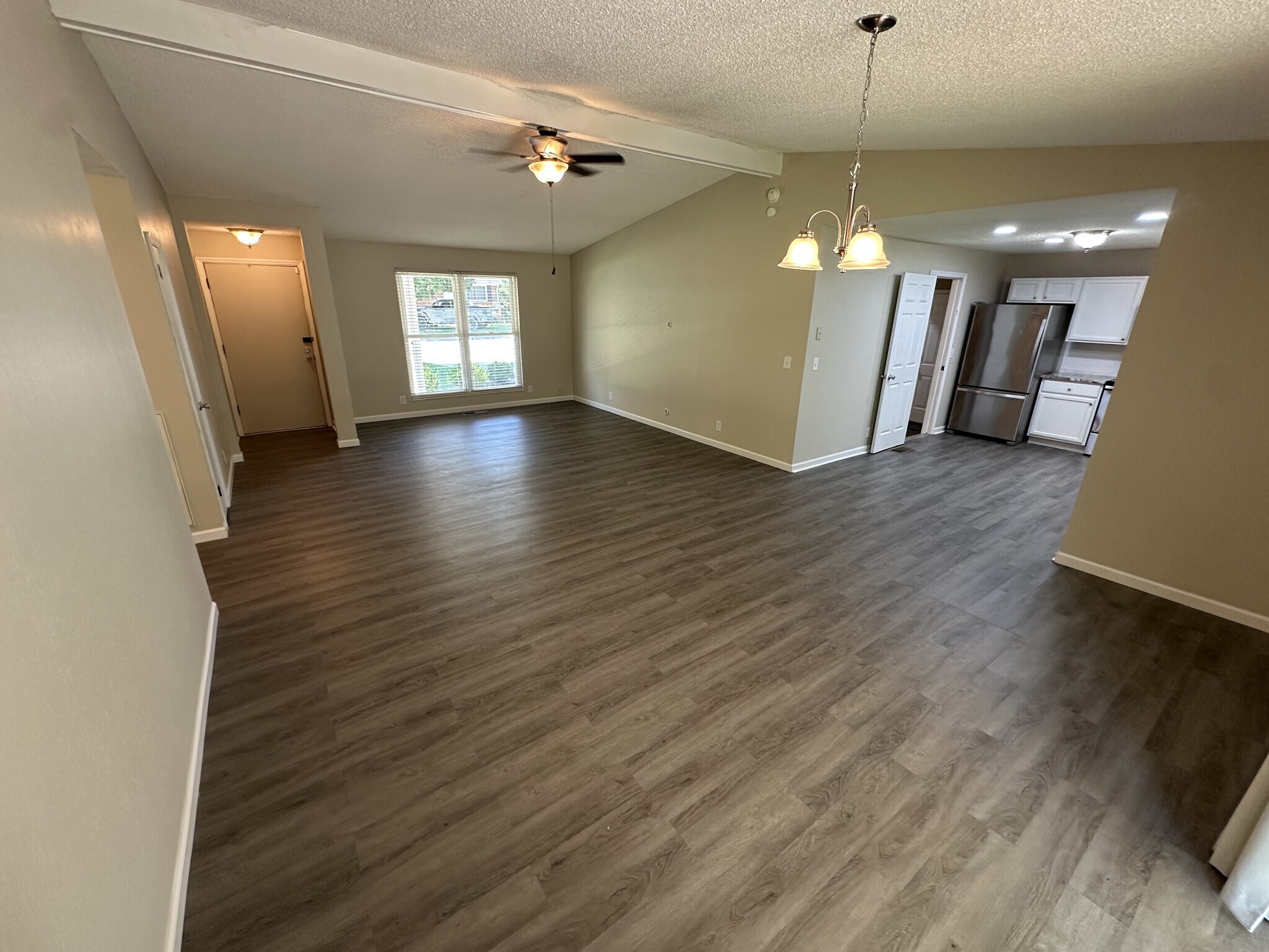 Building Photo - 116 SE Springdale Dr