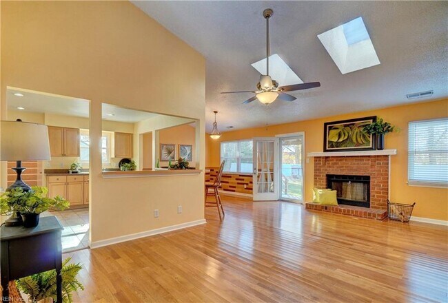 Building Photo - 624 Willow Bend Dr