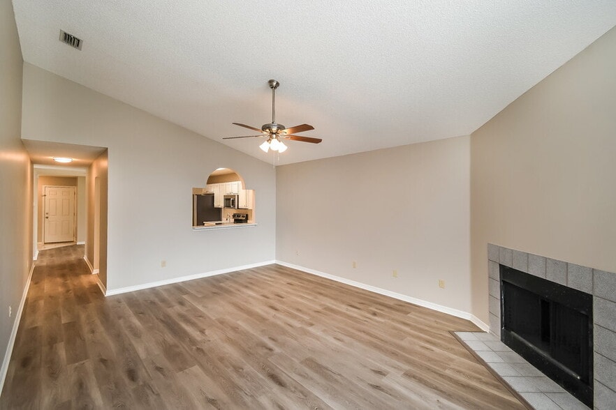 Building Photo - 2847 Lantana Lakes Dr W