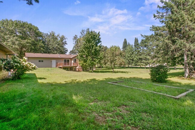 Building Photo - Rent in Andover 4 bd 3 ba 5 garage stalls, 1 AC avail NOW: $2,895/mo plus utilities.