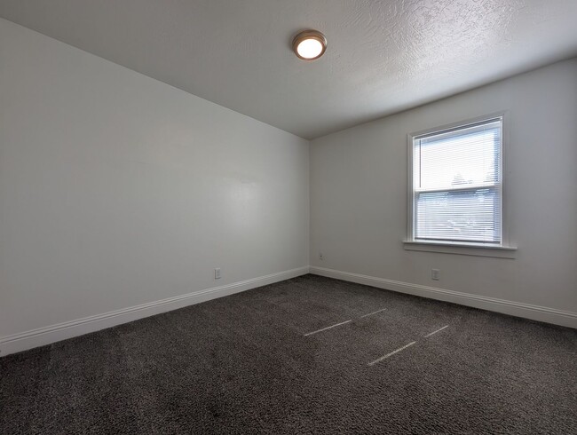 Building Photo - Great 3-Bedroom, 1-Bath Home In Springfield!