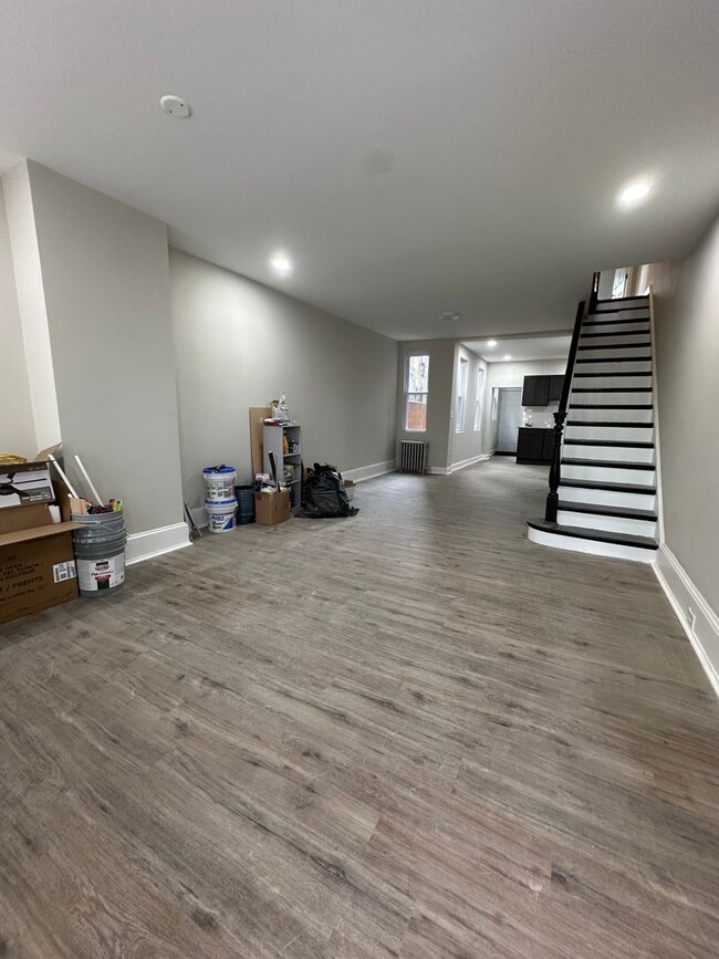 Building Photo - STUNNING NEWLY RENOVATED THREE BEDROOM HOUSE