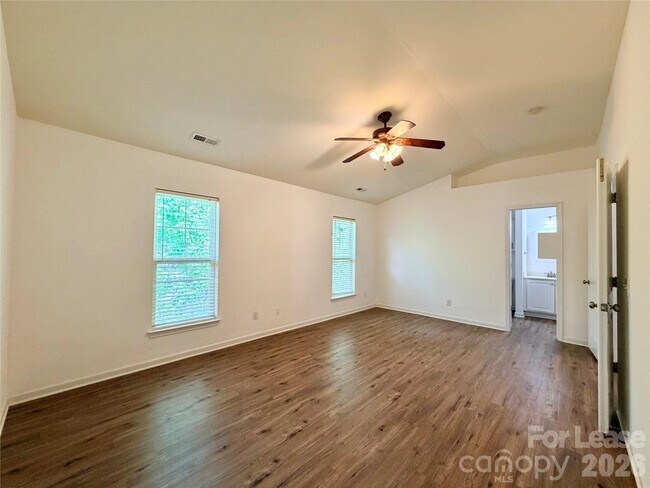 Building Photo - 10968 Princeton Village Dr