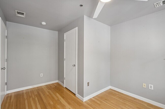 Building Photo - 1320 Bloomfield St