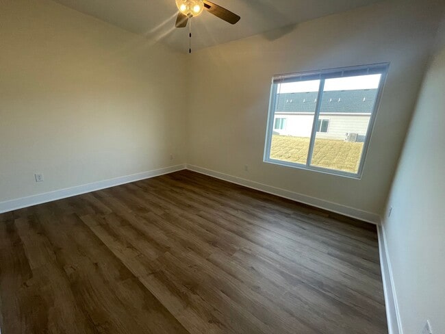 Building Photo - 3809/11 Bluelake